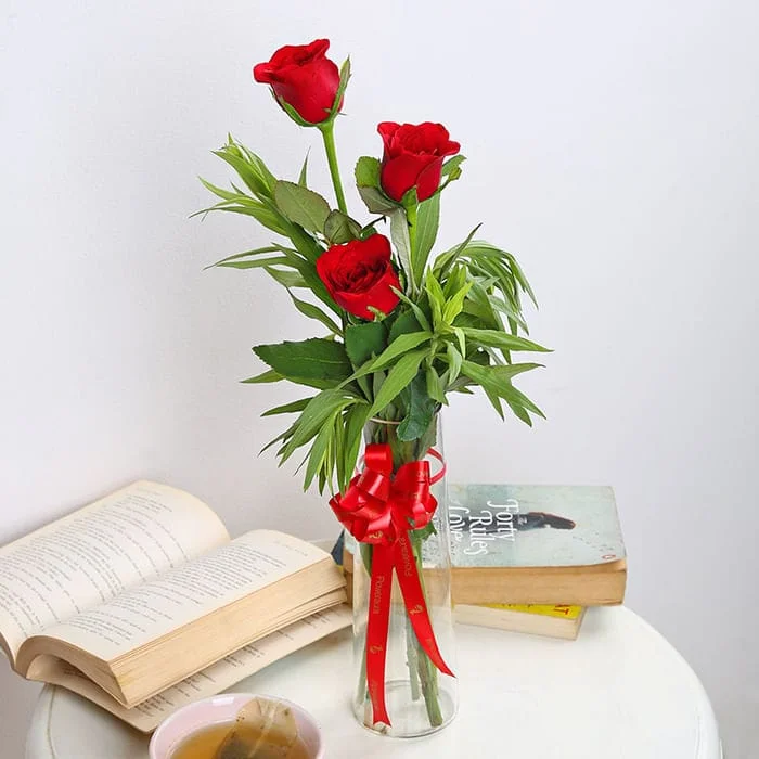 3 red roses bouquet wrapped for romantic gifting – friflora